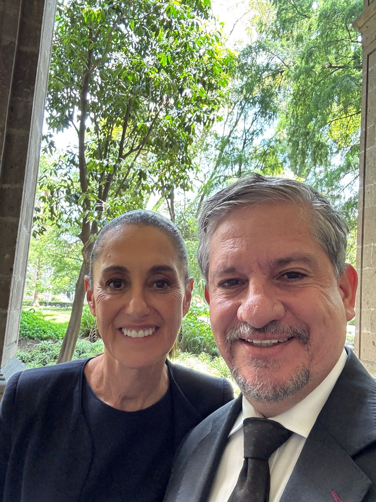 b41aed74-879c-4882-8e40-159c154d259e