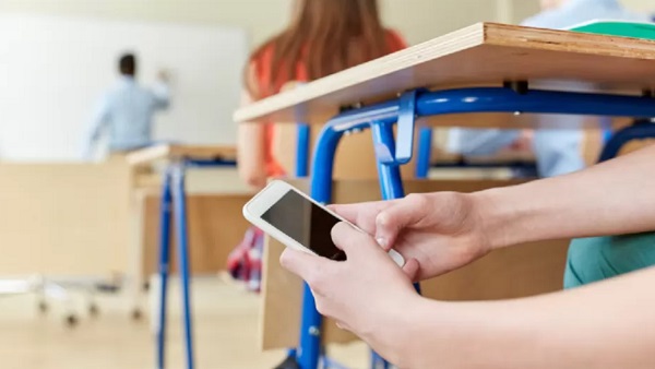 celular-en-escuela