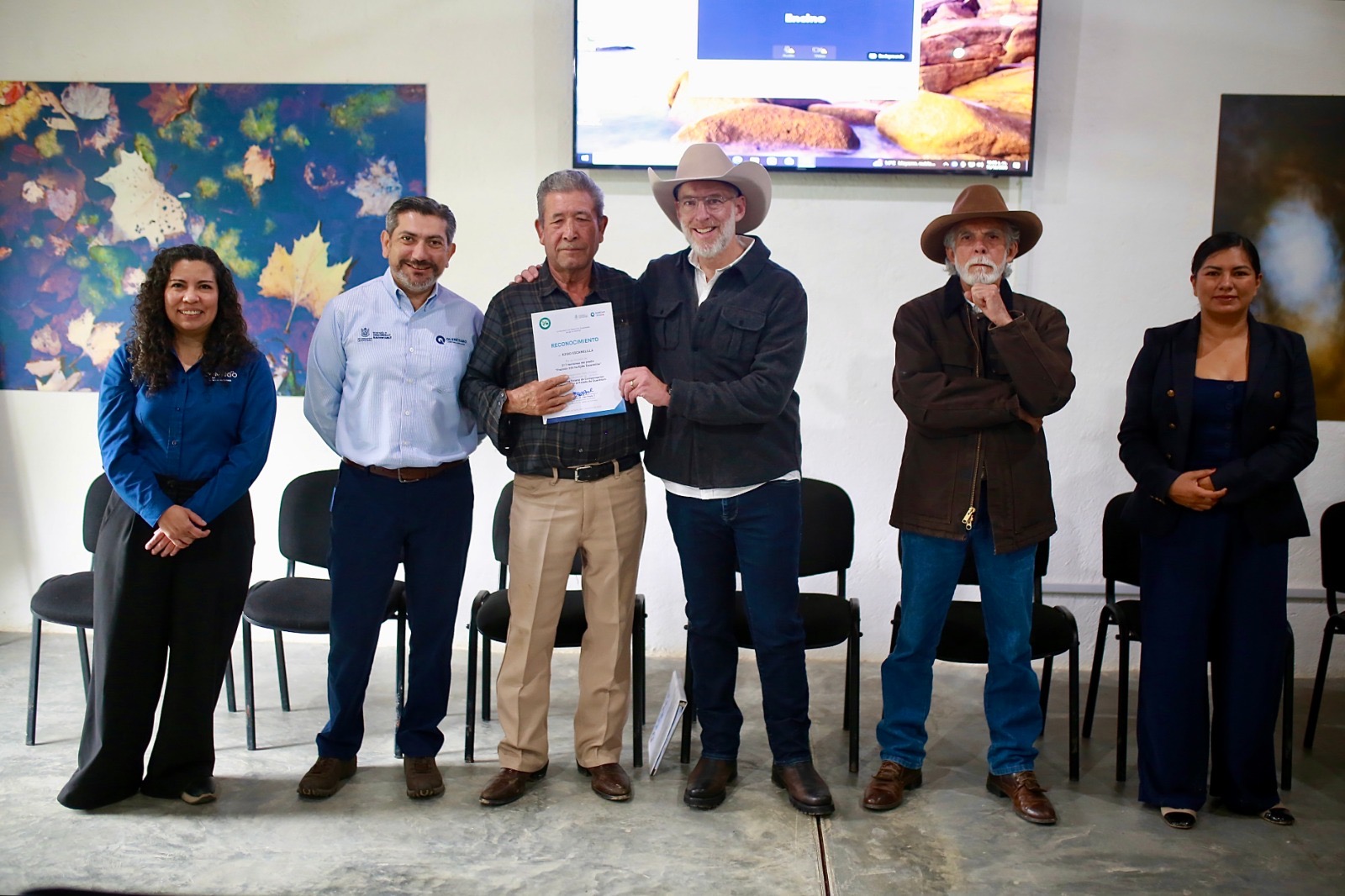 b2e38fa3-1070-40f8-86b9-3baed5bb094a