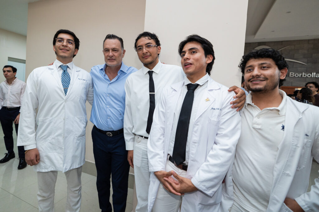 Rinden homenaje a Héroes de la Salud en Querétaro