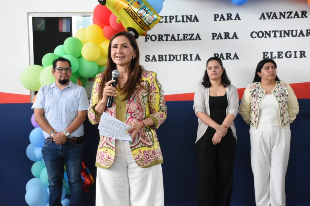 Inicia ciclo escolar con respaldo a madres trabajadoras en Colón