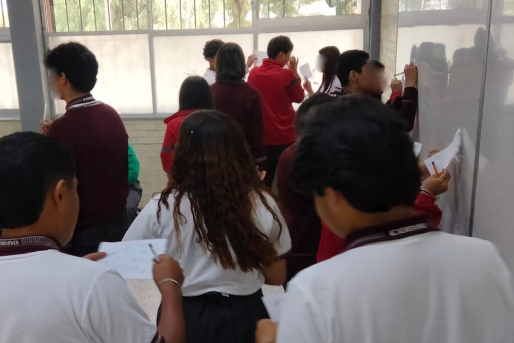 SESA acerca educación sexual a estudiantes del COBAQ
