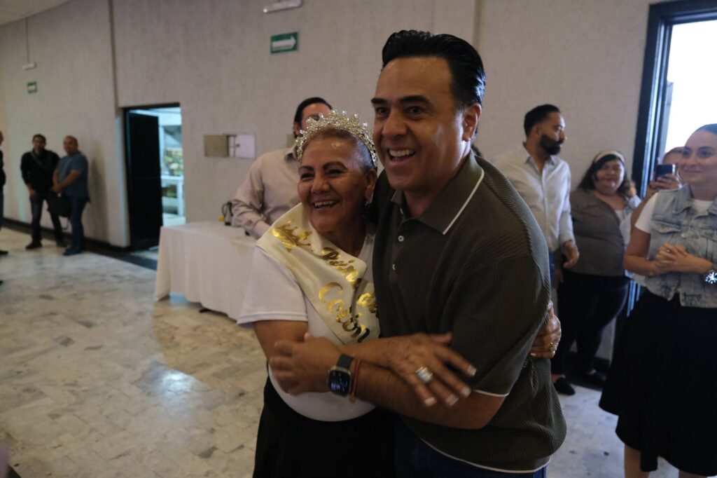Querétaro celebra a sus adultos mayores a ritmo de rock and roll en fiesta estatal