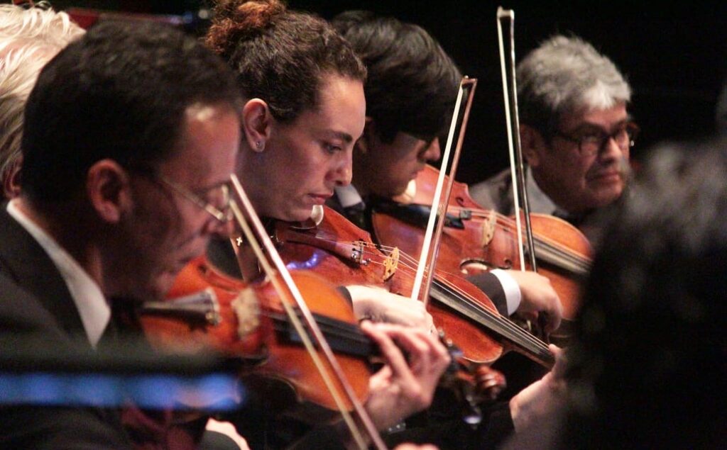 La Filarmónica de Querétaro alista tributo sinfónico a Juan Gabriel con más de 100 artistas